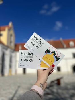 Dárkový-voucher-do-kulturního-centra-Port-1560-v-Českém-Krumlově-cena-500-1000-Kč-koupíte-na-www.port1560.cz_